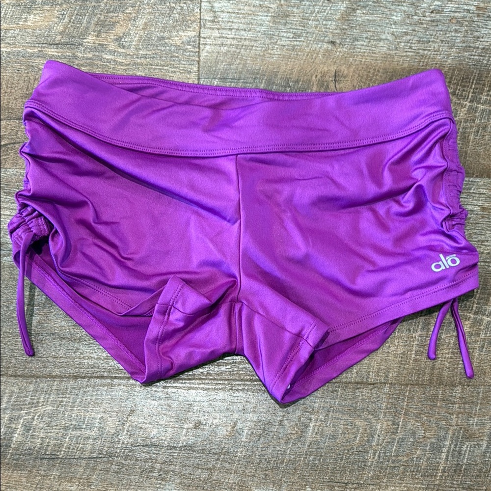 ALO Yoga Women's Purple Hot Yoga Cinch Shorts size small